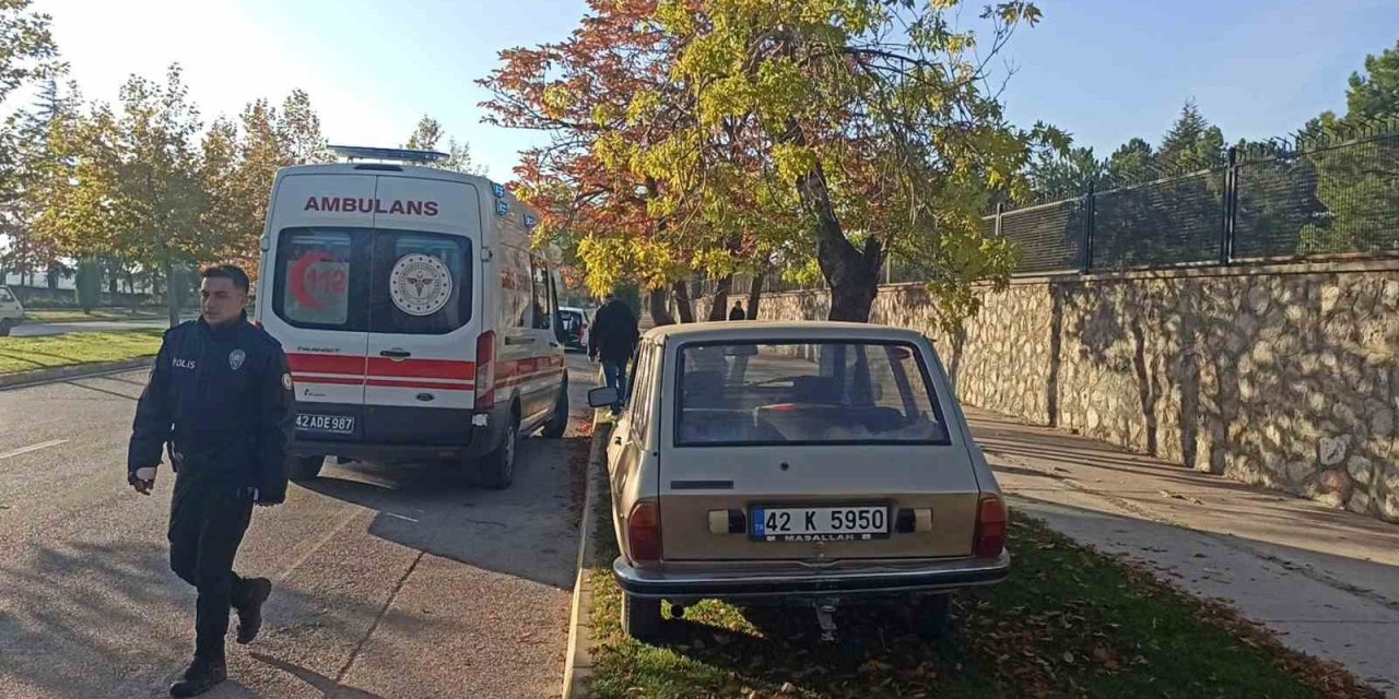 Ağaca Çarpan Otomobilin Sürücüsü Yaralandı