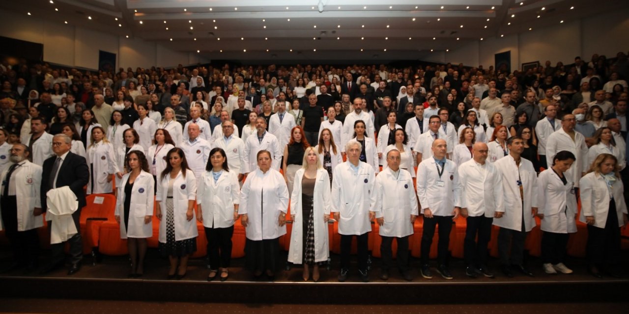Aü’de 330 Hekim Adayı Beyaz Önlüklerini Törenle Giydi