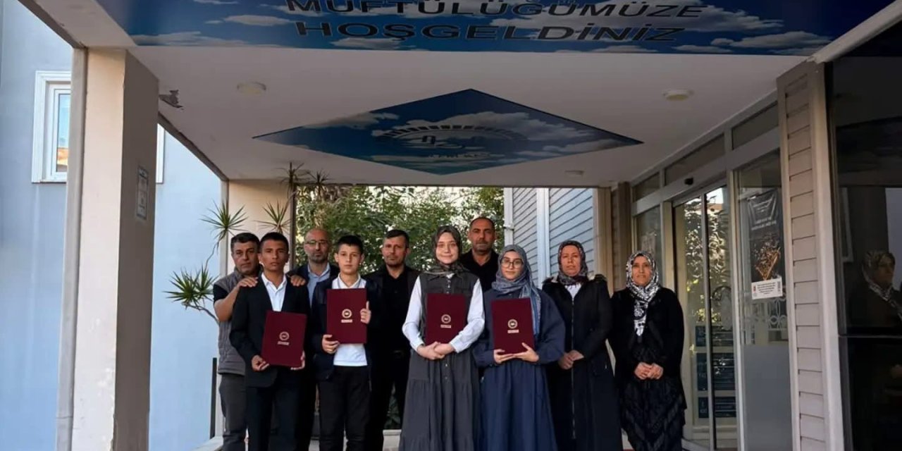 Alanya’da Hafızlık Eğitimini Tamamlayan Öğrenciler Belgelerine Kavuştu
