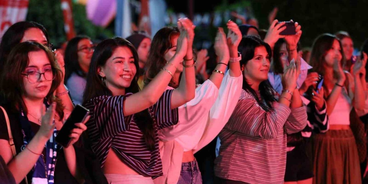 Alkü’lü Öğrenciler Yeni Döneme Şenlikle Başladı