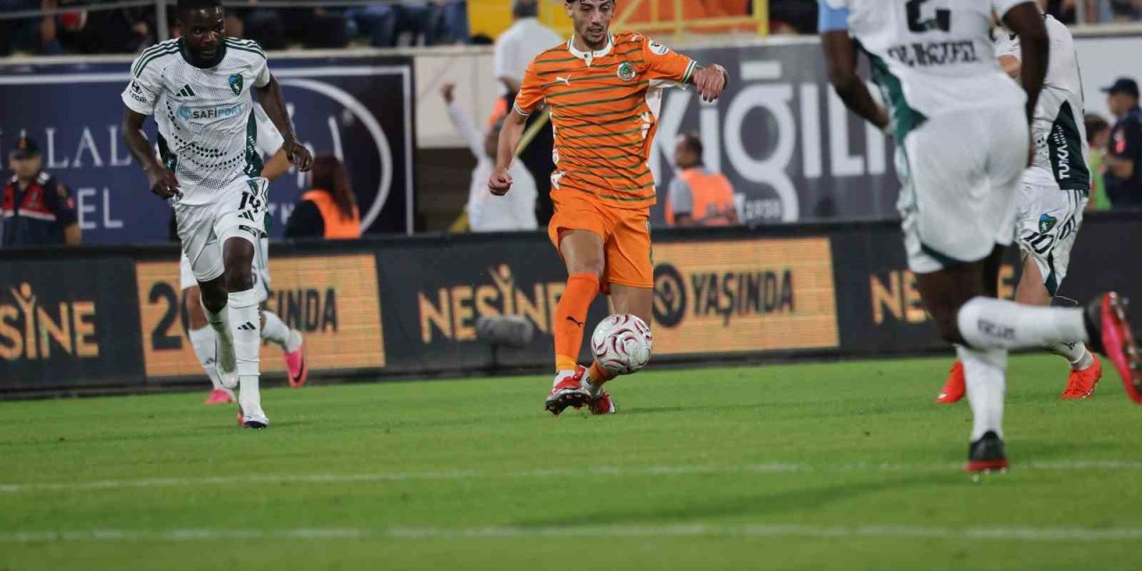 Trendyol Süper Lig: Corendon Alanyaspor: 1 - Kocaelispor: 2 (maç Sonucu)