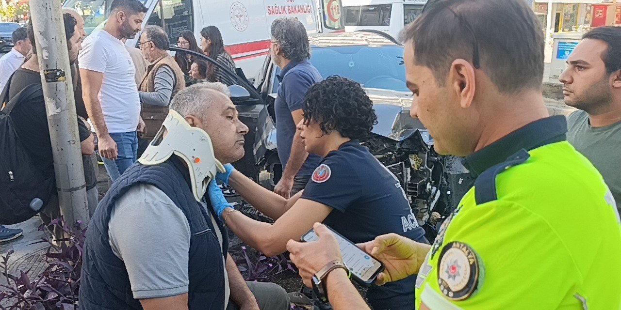 Kırmızı Işık İhlali Yapan Kamyonet Ortalığı Savaş Alanına Çevirdi: 2 Yaralı