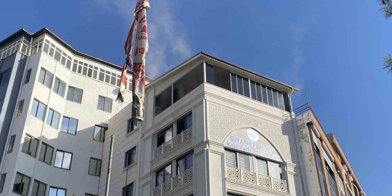 Diyanet Vakfı Kültür Merkezinde Çıkan Yangın Korkuttu