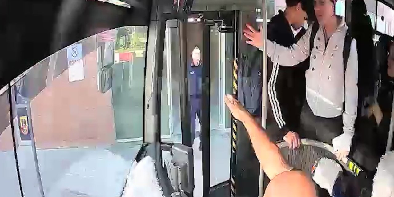 Niğde’de Halk Otobüsü Şoförü Rahatsızlanan Öğrenciyi Hastaneye Yetiştirdi