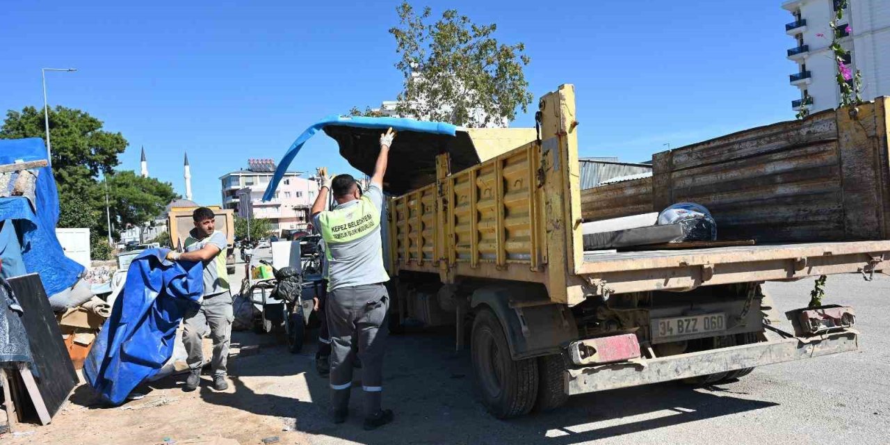 Kepez’de Temizlik Seferberliği: Aydoğmuş’ta 30 Kamyon Atık Kaldırıldı