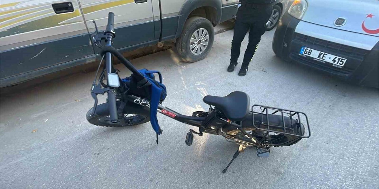 Karaman’da Elektrikli Bisiklet Hafif Ticari Araca Arkadan Çarptı: 1 Yaralı