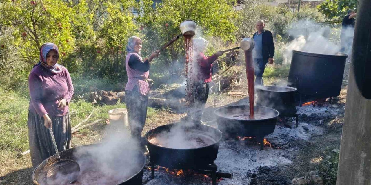 Mersin’de Kazanlar Kuruldu, Yörüklerin Nar Ekşisi Mesaisi Başladı