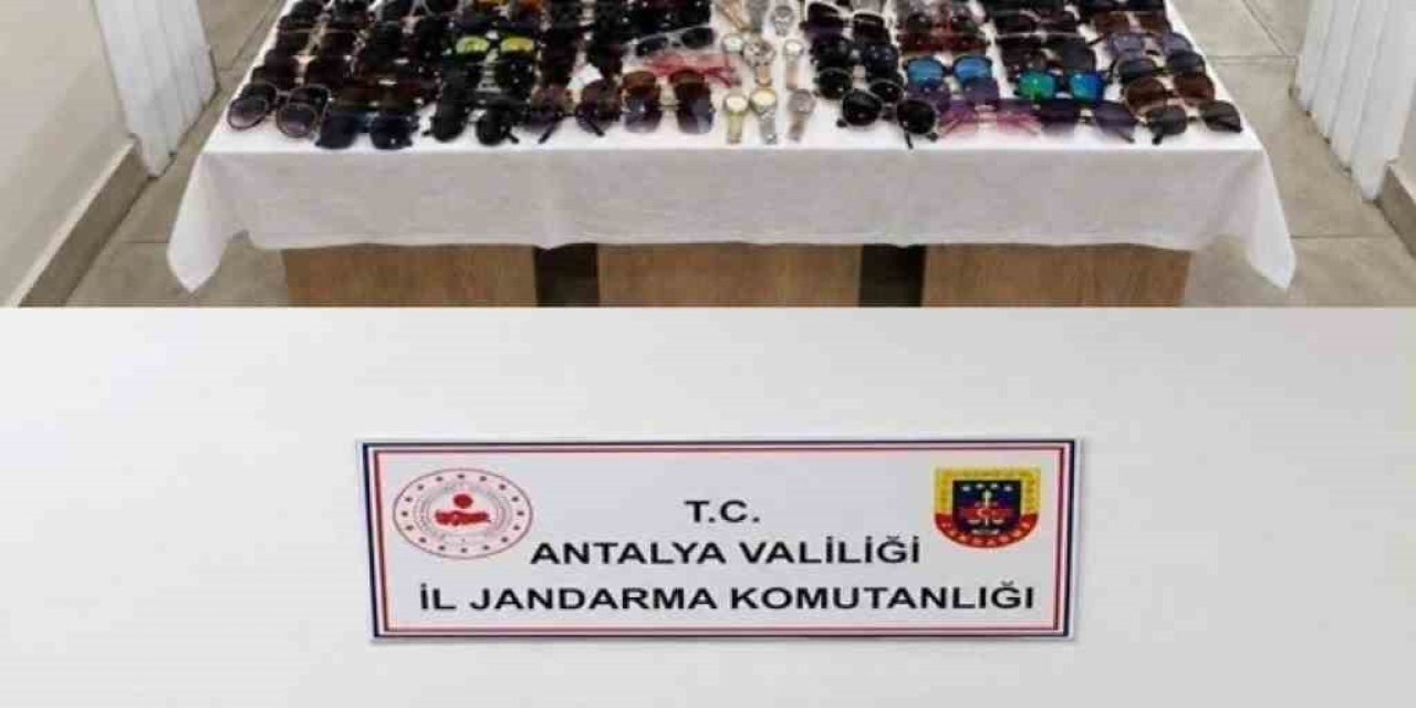 Antalya’da Gümrük Kaçağı Güneş Gözlüğü Ve Saatler Ele Geçirildi