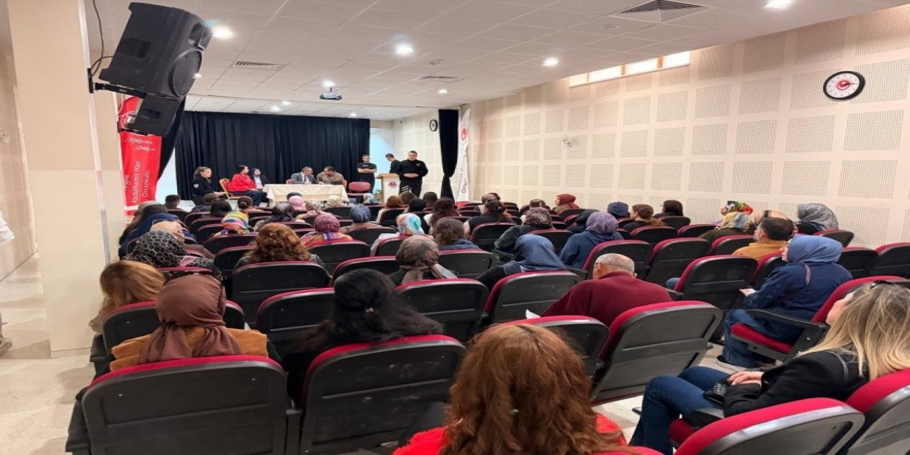 Niğde’de Polisten Öğrenci Ve Velilere Güvenlik Eğitimi