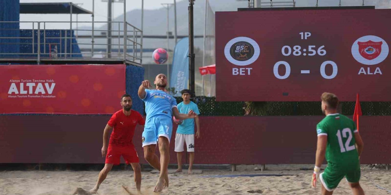 Alanya Belediyespor, Plaj Futbolu Dünya Kulüpler Şampiyonasına Galibiyetle Başladı