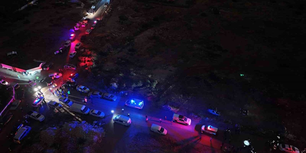Hortumun Vurduğu Konteynerlerde 4 Ölü, 1 Yaralı