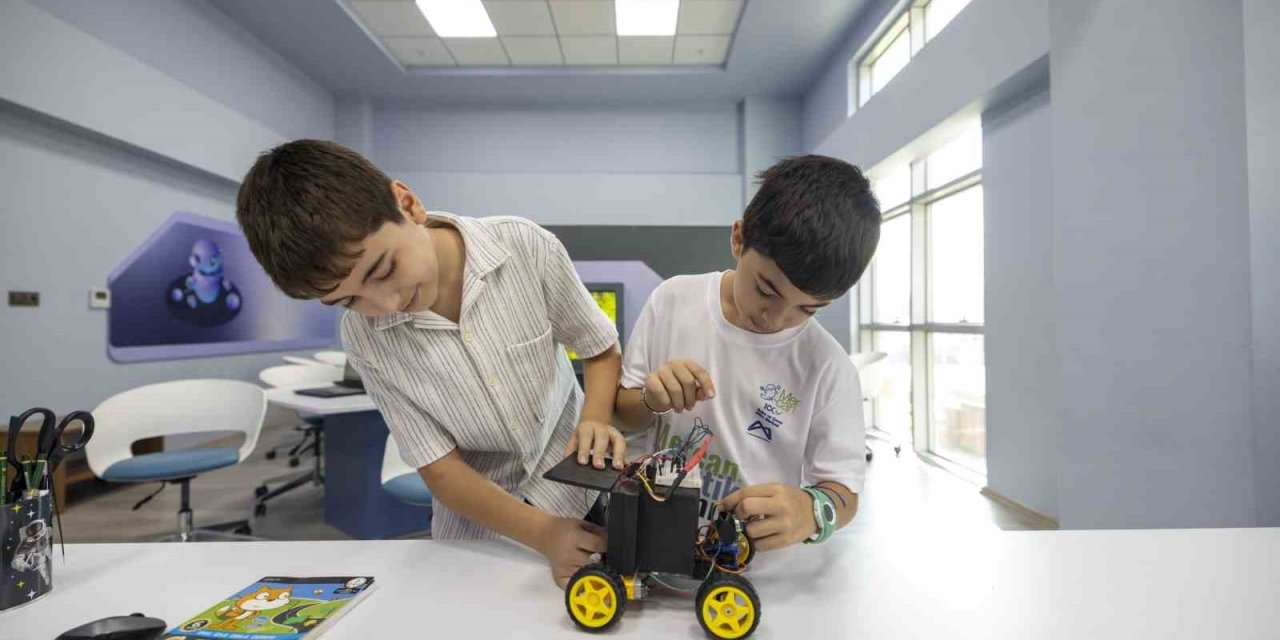 Mersinli Öğrenciler Robotik Kodlama Yarışmalarında Derece Elde Etti