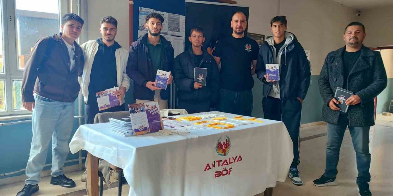 Antalya’da "gençlerle Beraberiz" Projesiyle 14 Bin 638 Öğrenciye Ulaşıldı