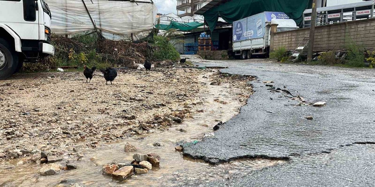 Alanya’da Pazar Yerini Su Bastı