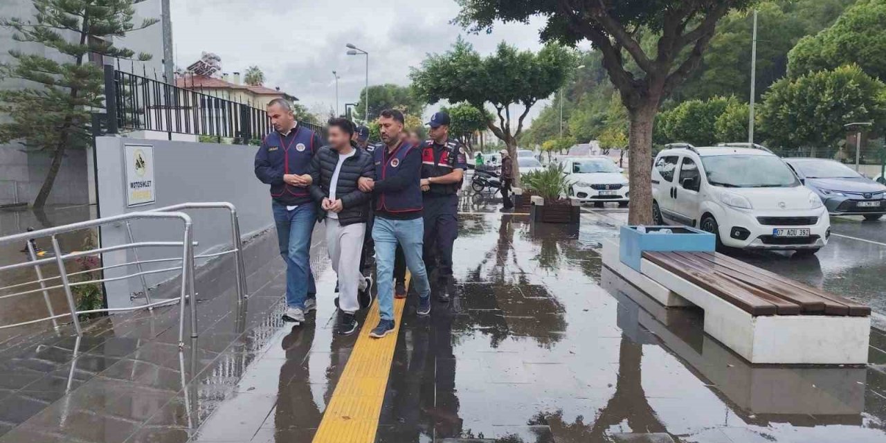 Plakasız Motosikletle Gelip Kurşun Yağdırdılar