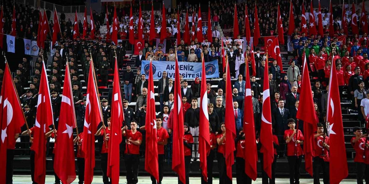 Antalya’da 29 Ekim 10 Bin Kişilik Spor Salonunda Kutlandı