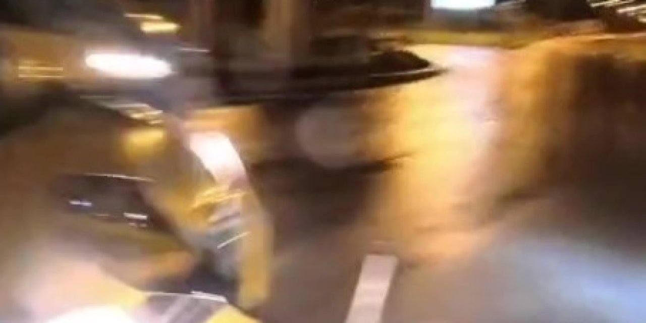Hafif Ticari Araç İle Motosiklet Kavşakta Çarpıştı