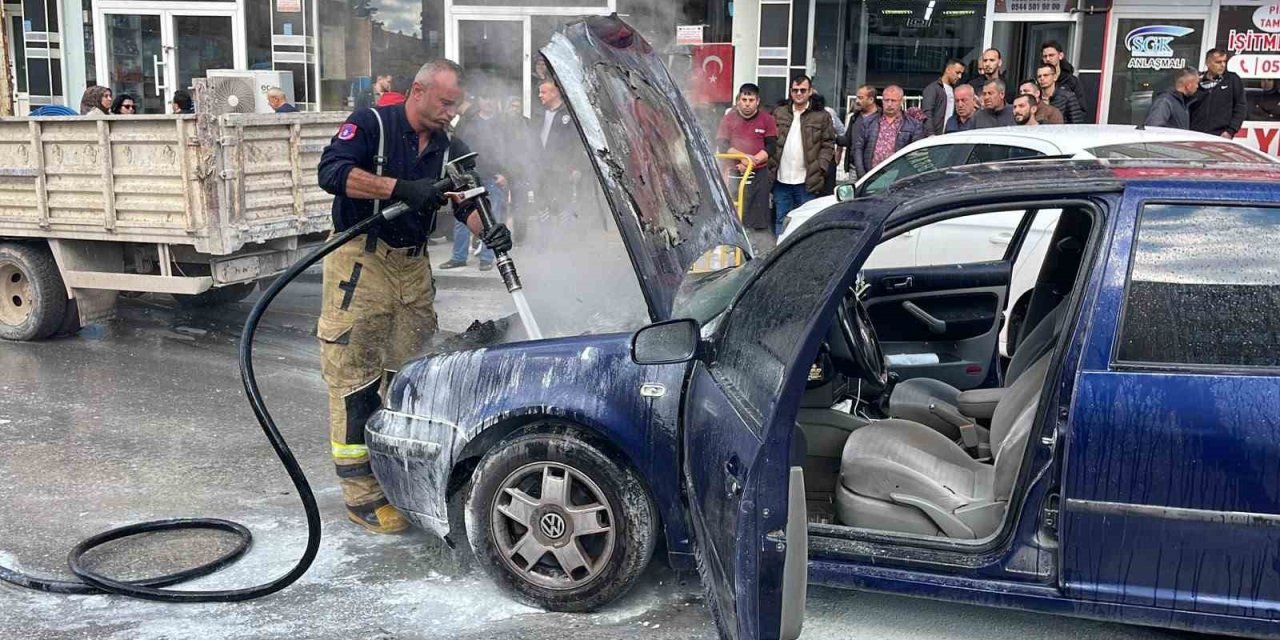 Karaman’da Seyir Halindeki Otomobil Alev Aldı