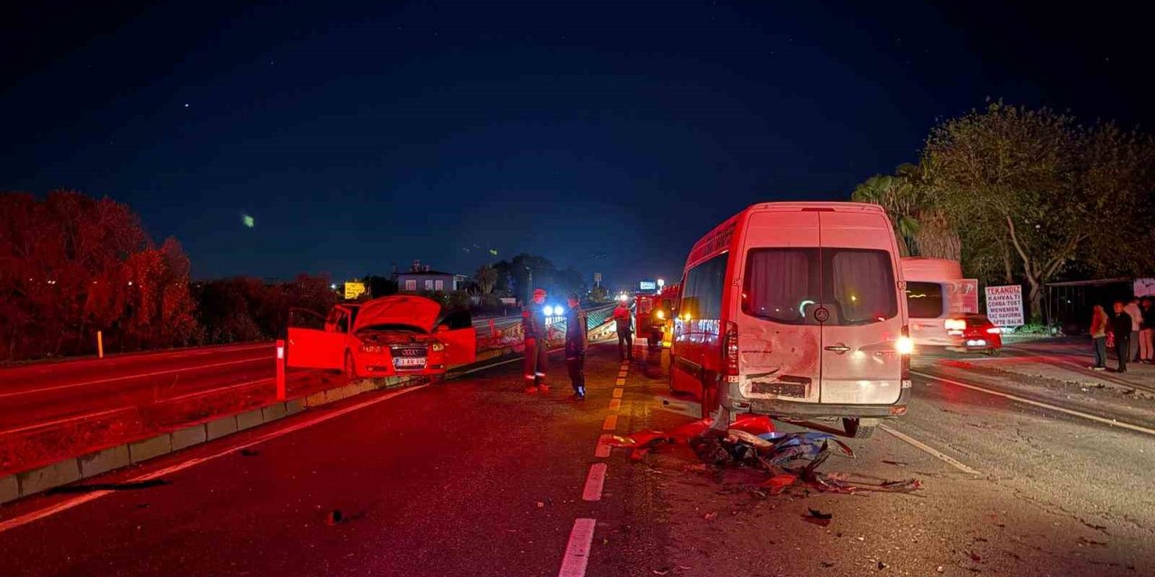 Antalya’da Alkollü Sürücü Ortalığı Savaş Alanına Çevirdi: 4 Yaralı