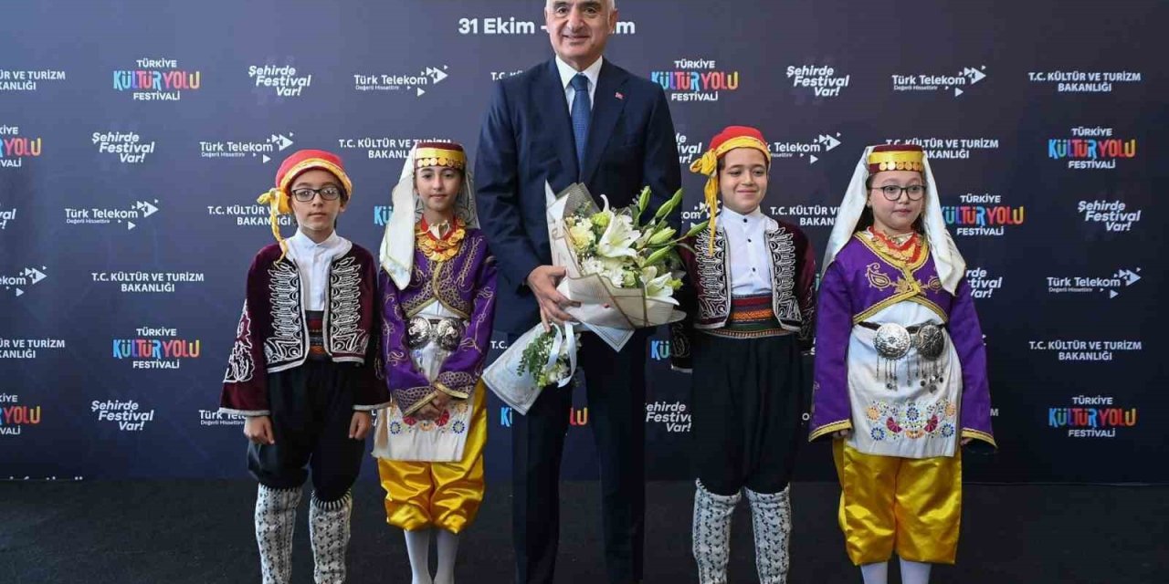 Antalya’da Kültür Yolu Heyecanı Başladı: Bakan Ersoy 440’tan Fazla Etkinliğin Açılışını Yaptı