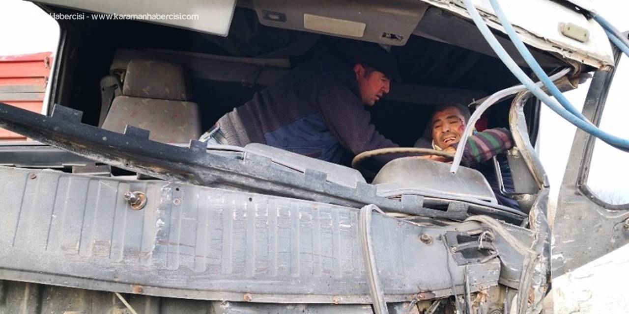 İki Tırın Çarpıştığı Kazada Sürücülerden Biri Kabinde Sıkıştı