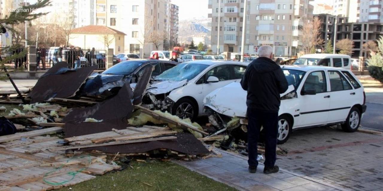 Saatte 110 Kilometre Hıza Ulaşan Rüzgar Kayseri’yi Savaş Alanına Çevirdi