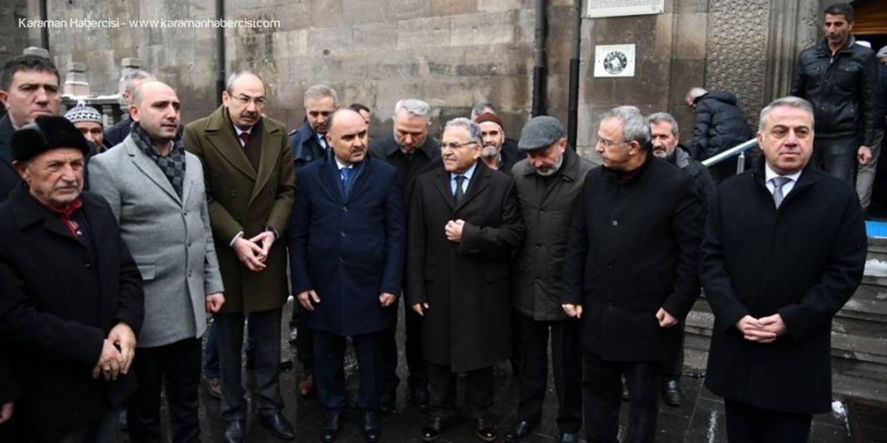Şehitler Ve Depremzedeler İçin Hatim Duası Yapılarak Kurbanlar Kesildi