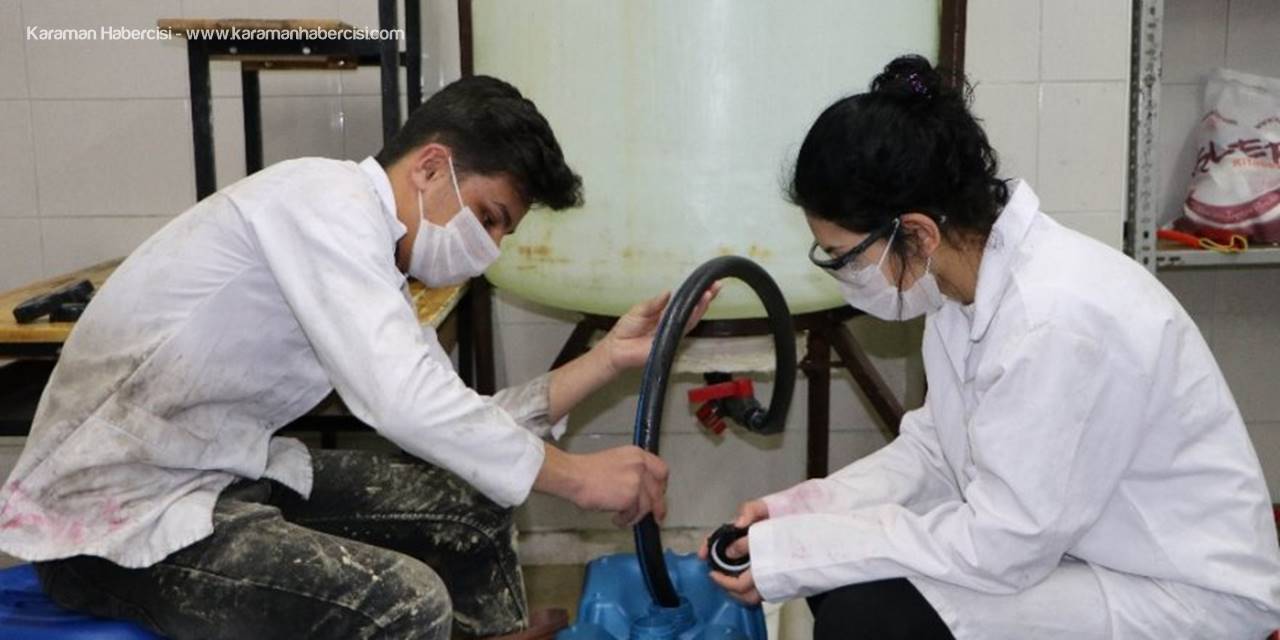 Kayseri'de Liseli Öğrenciler Dezenfektan Yetiştirmek İçin Fabrika Gibi Çalışıyor