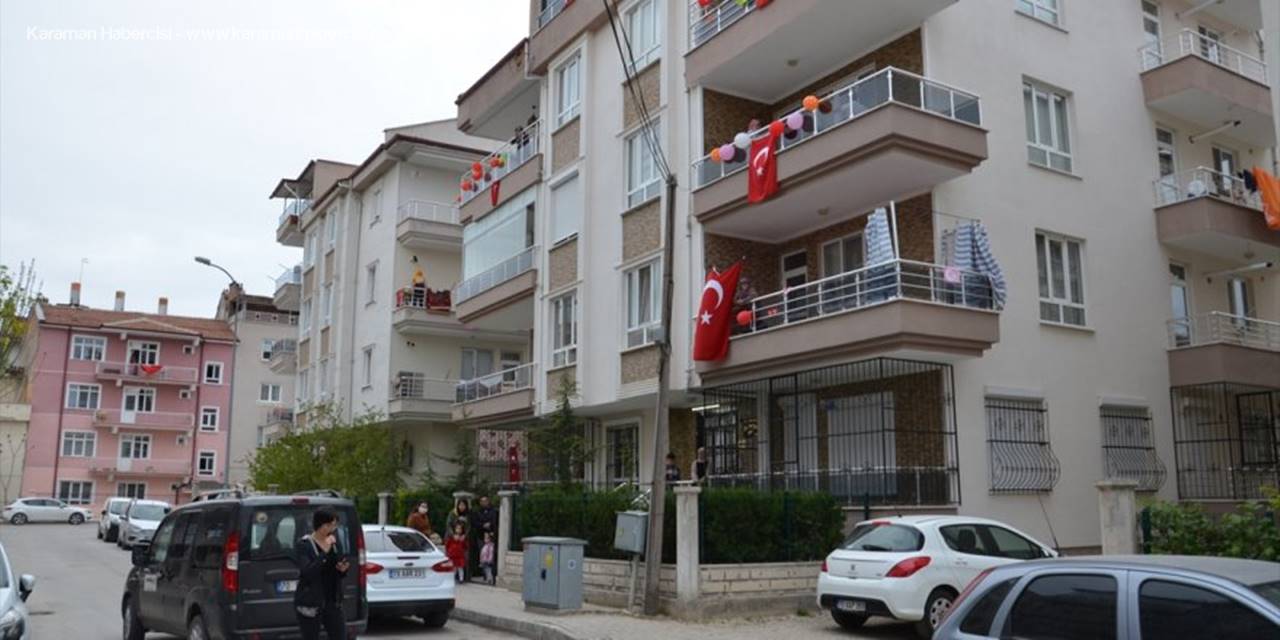 Karaman'da Sokağa Kurdukları Ses Sistemiyle 23 Nisan'ı Kutladılar