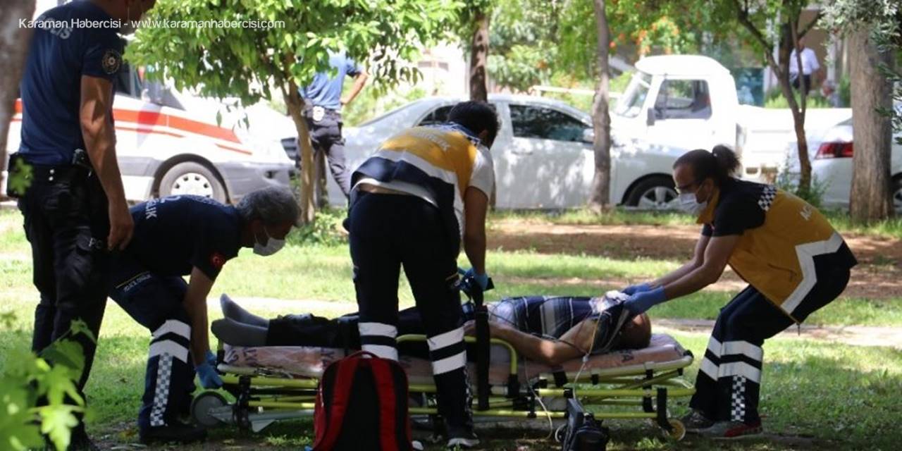 Parkta Hareketsiz Yatan Adamın Başında "Ölü-diri" Tartışması
