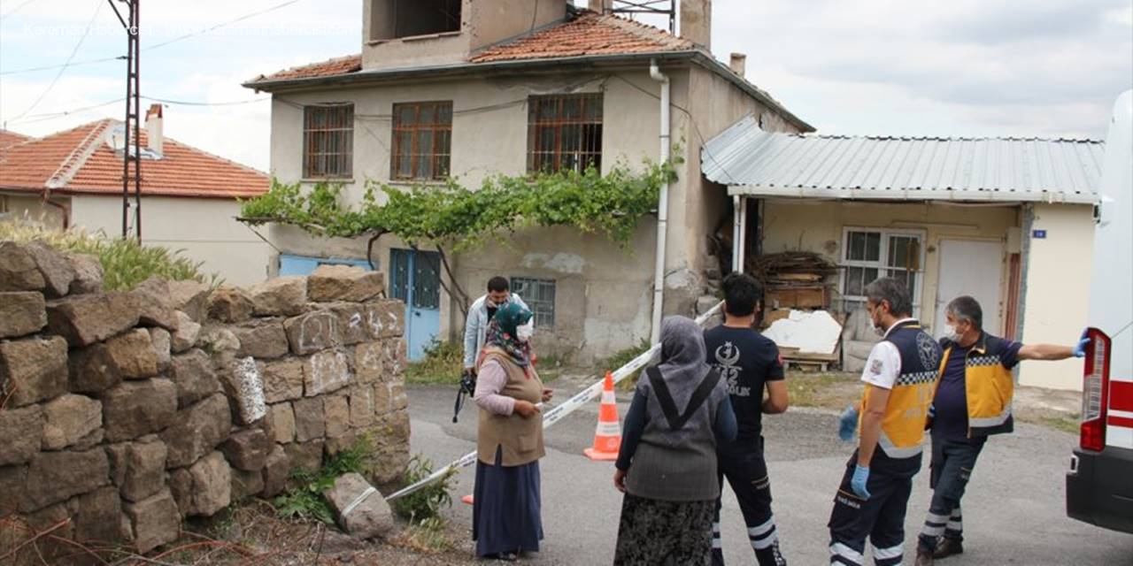 Kayseri'de Çöken Ev Ortaya Mağara Çıkardı