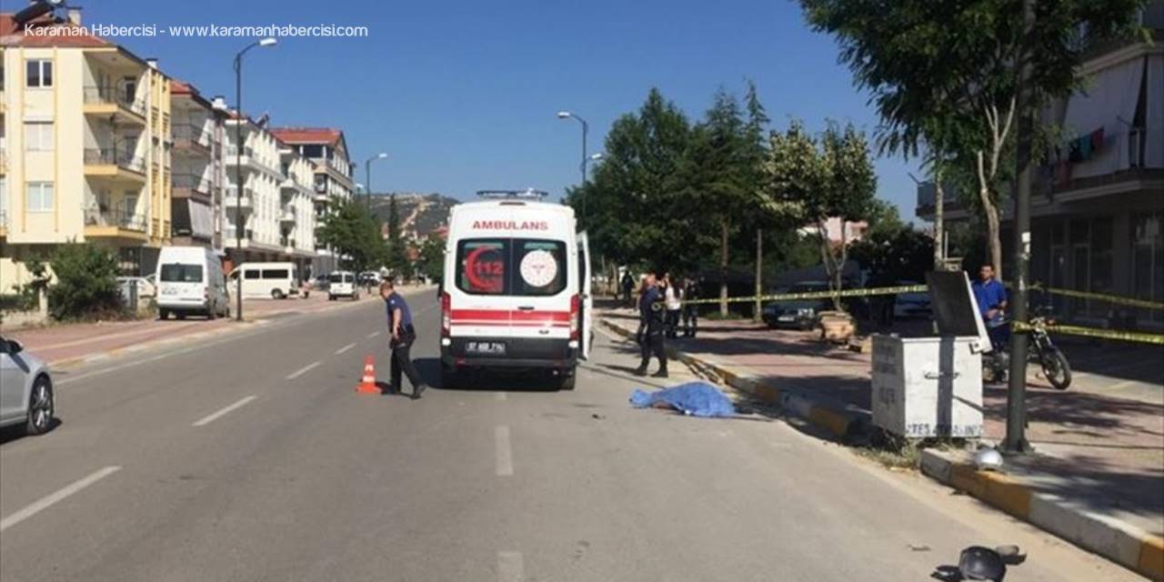 Antalya'da Kamyonet İle Motosiklet Çarpıştı: 1 Ölü