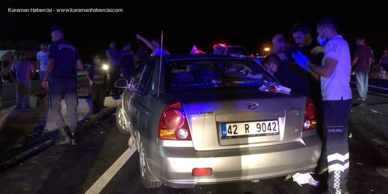 Antalya'da İki Otomobil Çarpıştı: 8 Yaralı