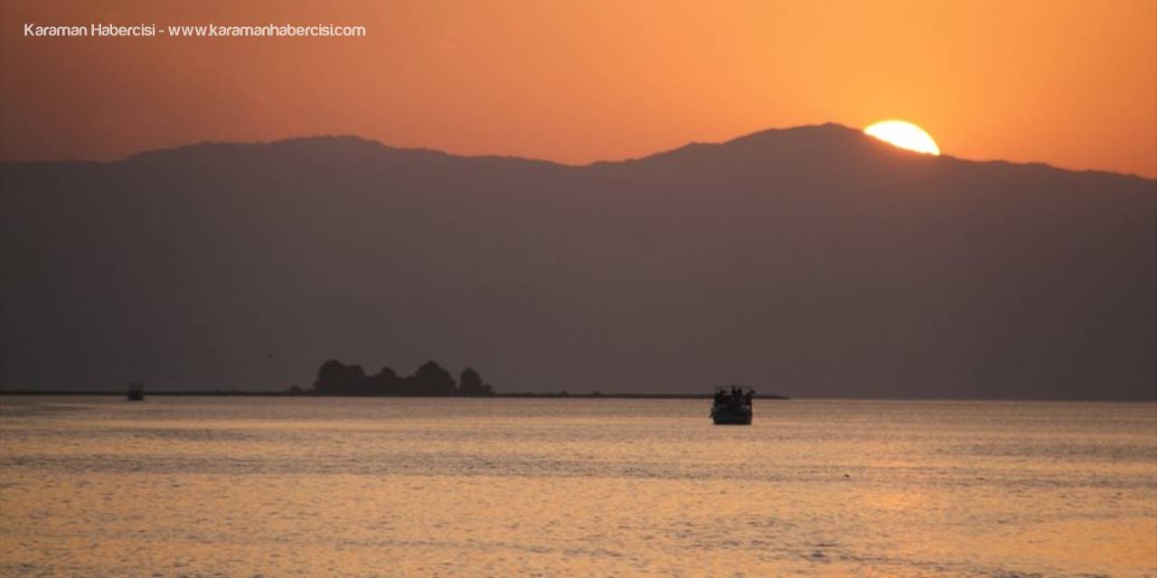 Beyşehir Gölü'nde Günbatımı Turları Yoğun İlgi Görüyor