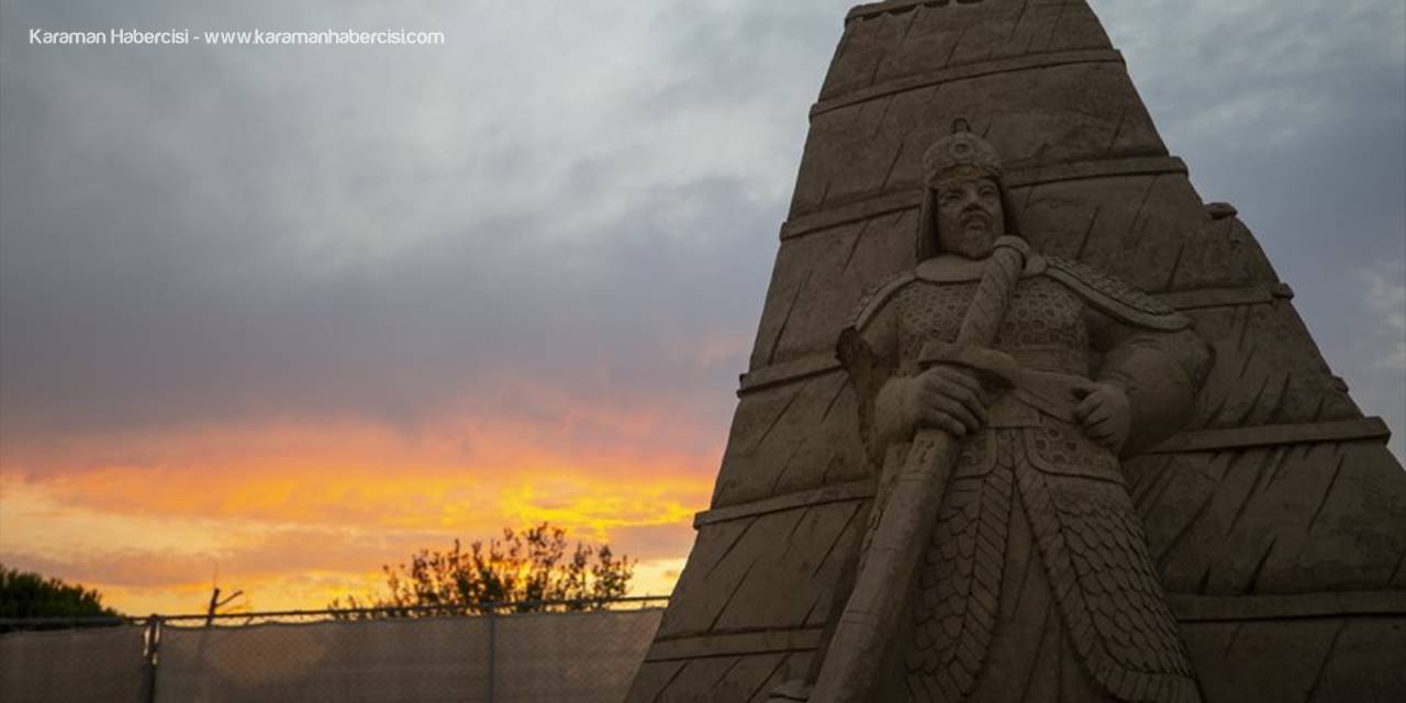 Antalya'da Kum Heykeller Gün Batımında Sunduğu Eşsiz Manzarasıyla Etkiliyor