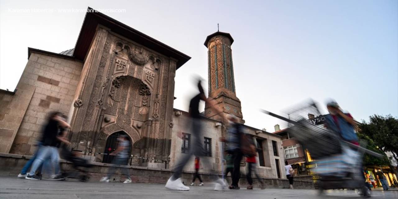 Görenleri Tarihte Yolculuğa Çıkaran Eser: İnce Minareli Medrese