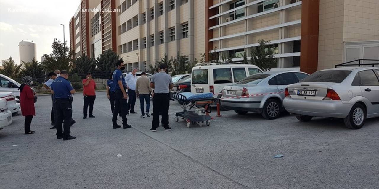 Niğde'de Bir Kişi Hastane Otoparkında Otomobilde Ölü Bulundu