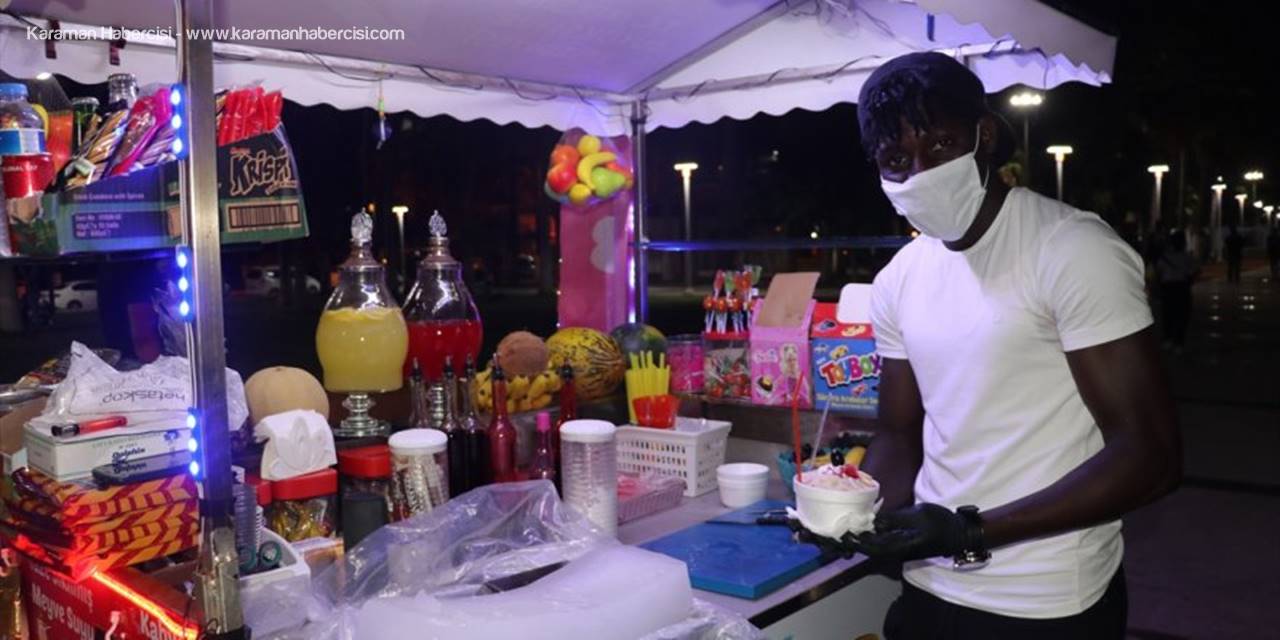 Gambiyalı Amatör Futbolcu "Bici Bici" Satarak Geçimini Sağlıyor