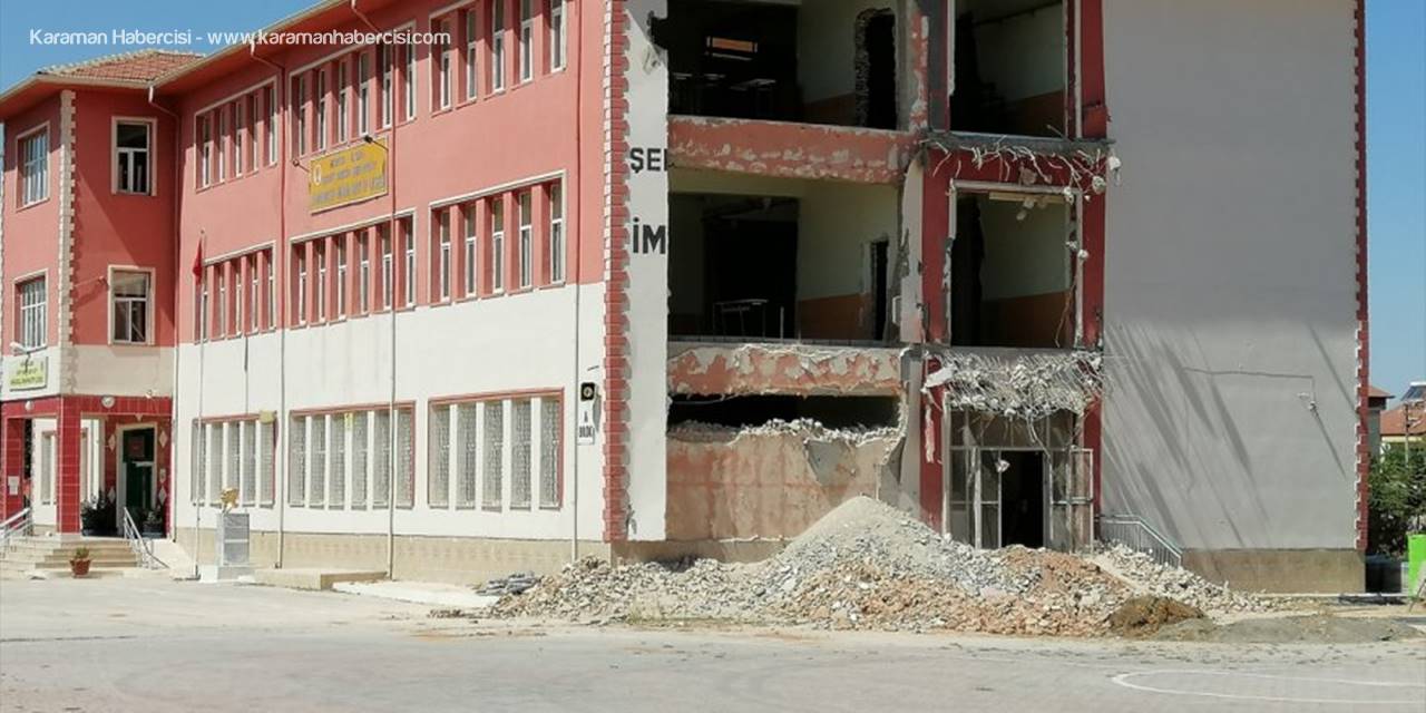 Konya'da Güçlendirme Çalışması Yapılan Okulun Duvarı Çöktü: 1 Ölü