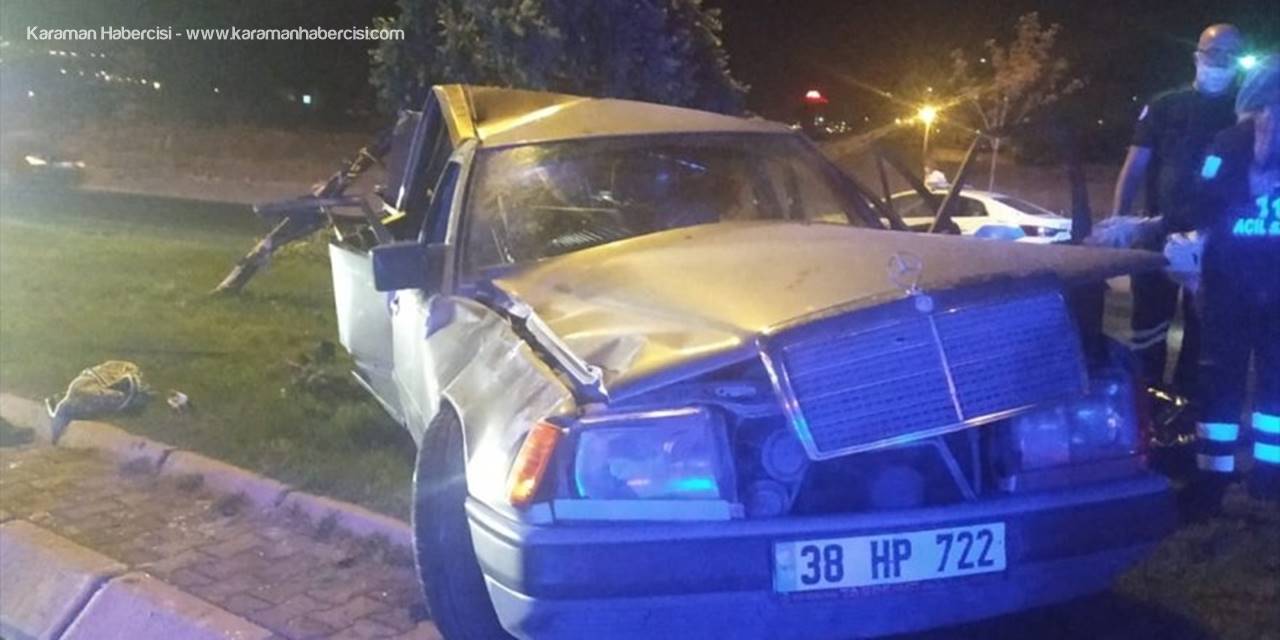 Kayseri'de İki Otomobil Çarpıştı, 1 Kişi Öldü