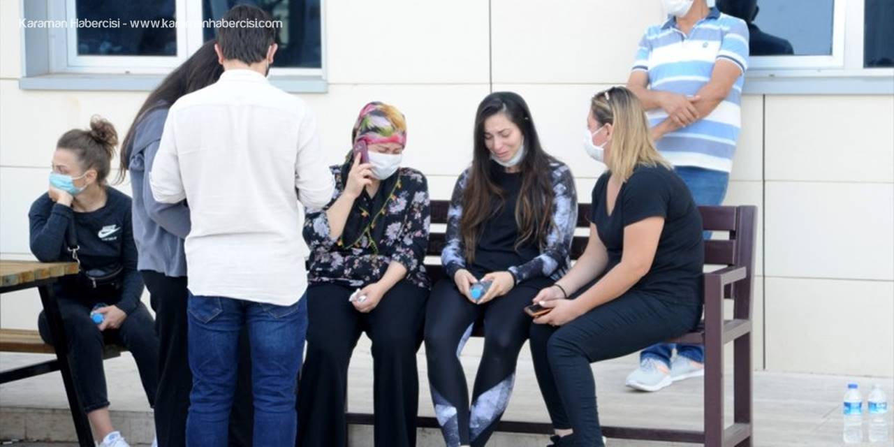 Antalya'da Bariyerlere Çarpan Motosikletteki Polis Şehit Oldu