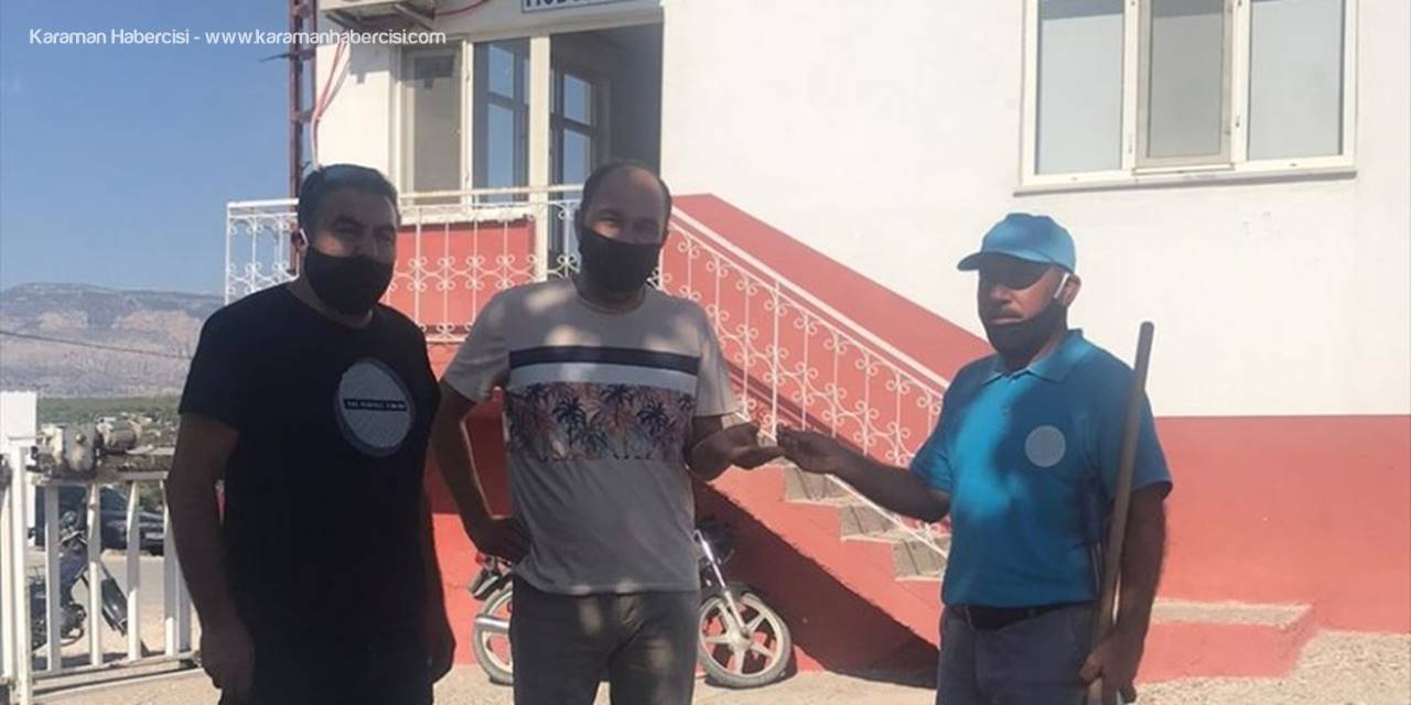 Belediyede Temizlik İşçisi Yolda Bulduğu Altın Küpeyi Sahibine Teslim Etti