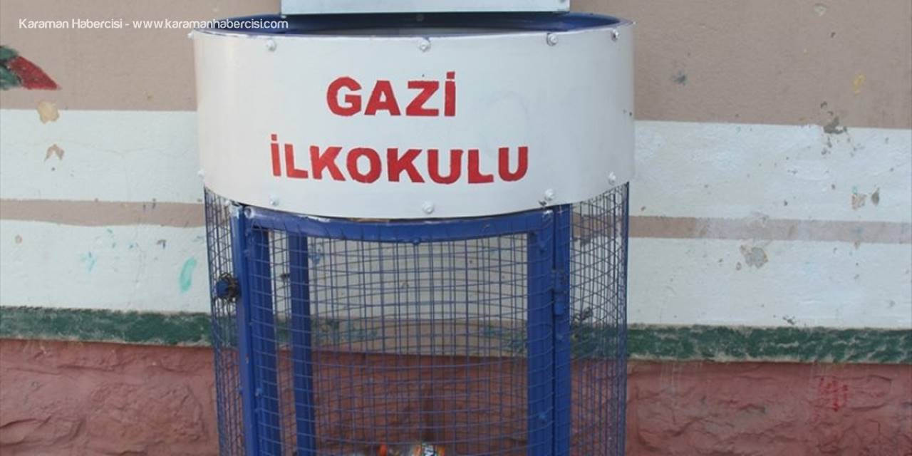 Öğrenciler Pet Şişeleri Geri Dönüşüm Potasına Smaçlıyor