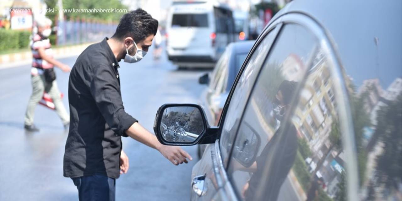 Mersin'de Park Halindeki Araca Zarar Veren Kişi Güvenlik Kamerasında