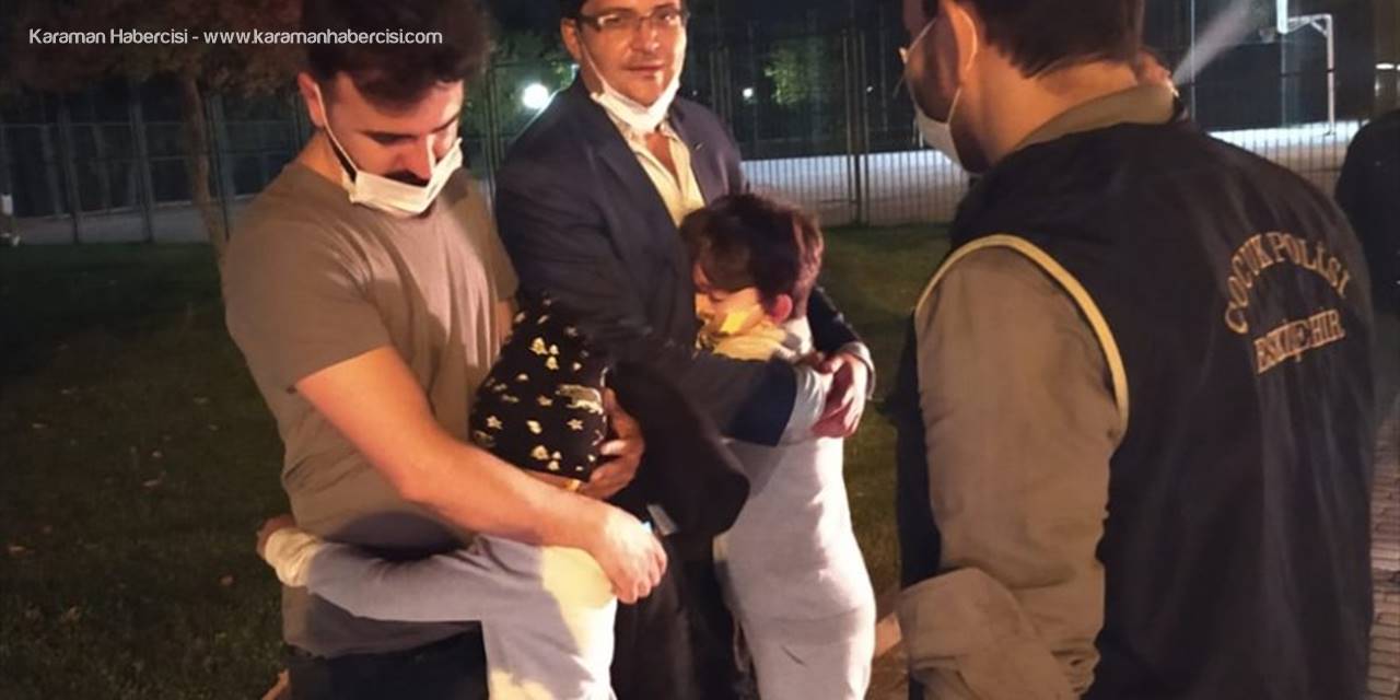 Eskişehir'de Evlerinin Önünden Kaybolan İki Çocuk Parkta Bulundu