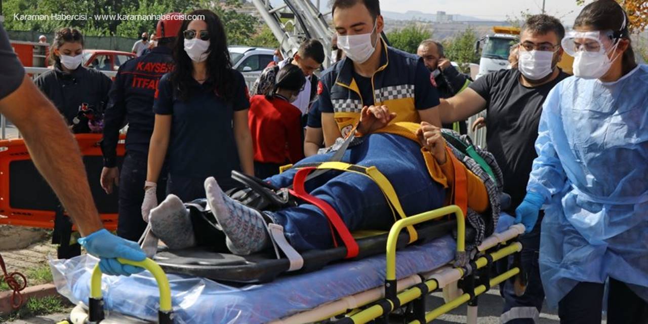 Kayseri'de Kanala Düşen Otomobilin Sürücüsü Yaralandı