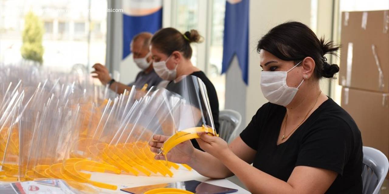 Muratpaşa'da Siperlikli Maske Üretimine Yeniden Başlandı