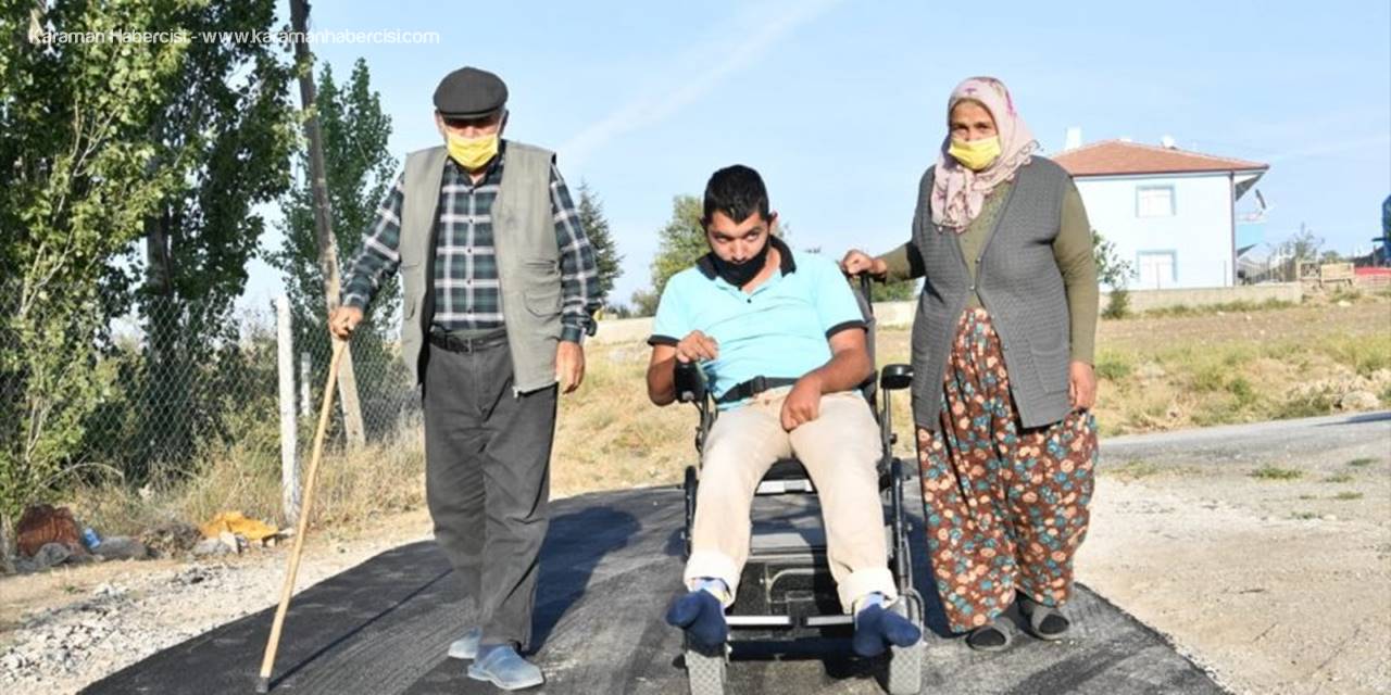 Tekerlekli Sandalyeli Ümit'in Kapısının Önü Rahat Dolaşsın Diye Asfaltlandı