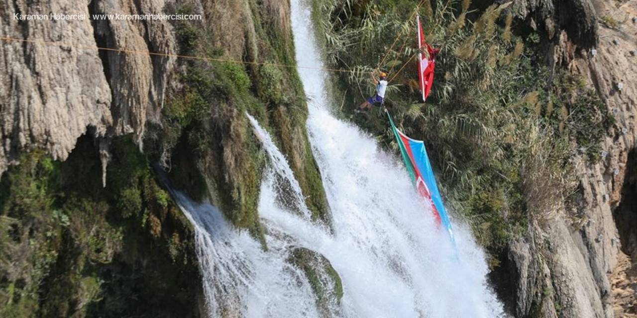 Antalya'da Dağcılar Şelaleye Türkiye Ve Azerbaycan Bayrakları Astı