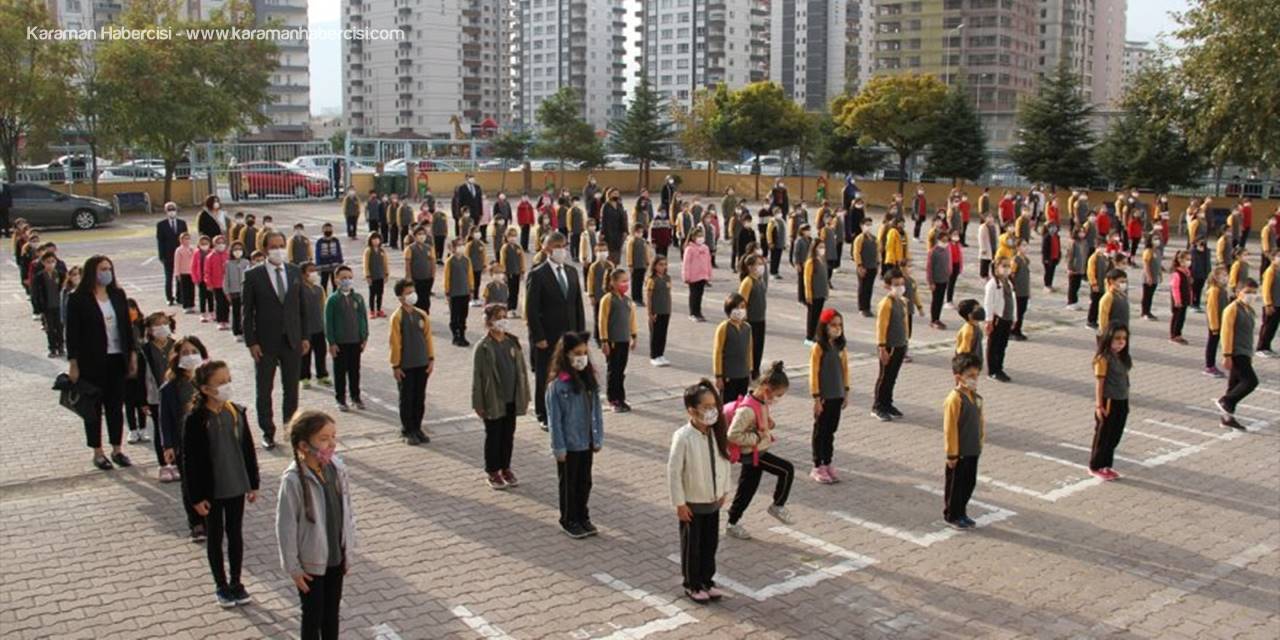 Kayseri'de İlkokul Öğrencileri "Maskeni Tak" Şarkısıyla Dersbaşı Yaptı